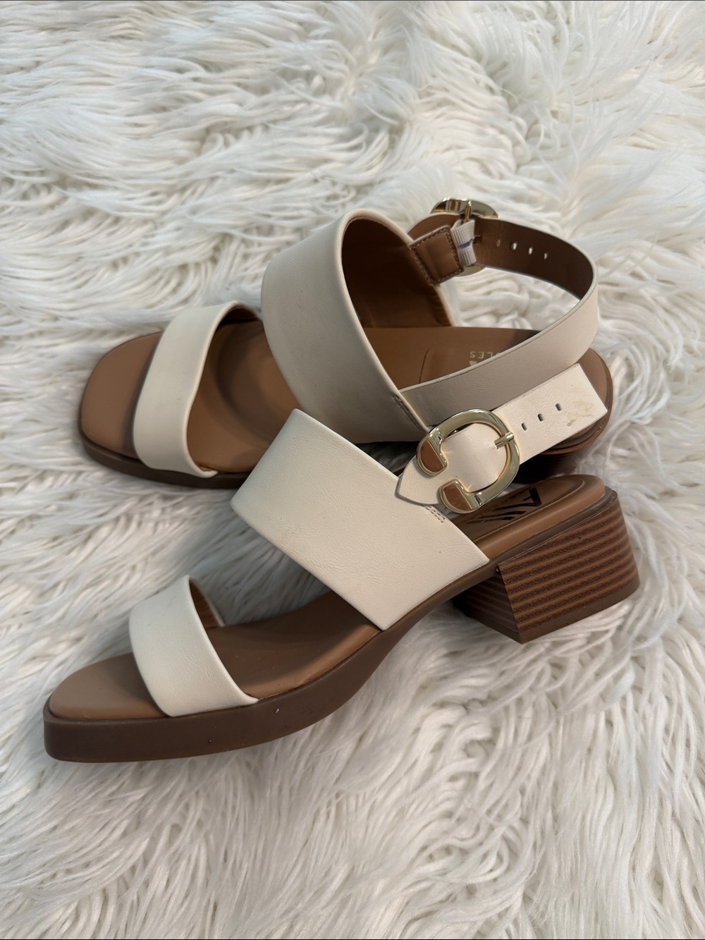 AEROSOLS Women’s Cream Block Heel Sandals with Gold Buckle size 9W BNWOT